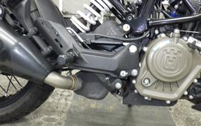 HUSQVARNA SVARTPILEN 125 2016