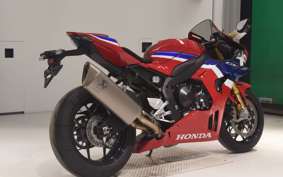 HONDA CBR1000RR R 2025 SC82