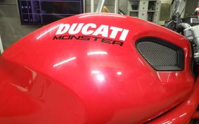 DUCATI MONSTER 696 + 2010