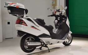 SUZUKI SKYWAVE 250 (Burgman 250)