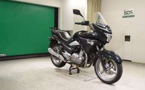 SUZUKI GSR250S 2017