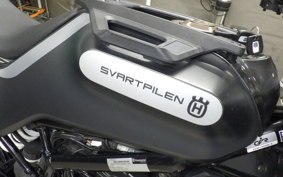 HUSQVARNA SVARTPILEN 125 2023