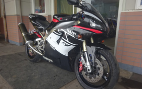 YAMAHA YZF-R1 1998 RN01