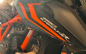 KTM 1290 SUPER DUKE R EVO V3940