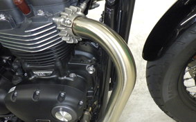TRIUMPH BONNEVILLE BOBBER 2025