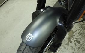 HUSQVARNA SVARTPILEN 250