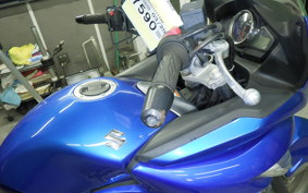 SUZUKI GSR250S