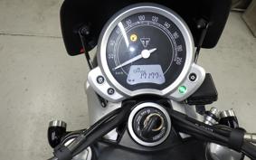 TRIUMPH STREET TWIN 2018