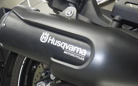 HUSQVARNA SVARTPILEN 250 2014