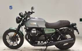 MOTO GUZZI V7 STONE 2022