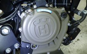 HUSQVARNA SVARTPILEN 401 2022
