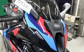 BMW M1000RR 2025