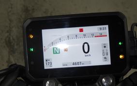 HONDA CB650R E-Clutch 2025 RH17