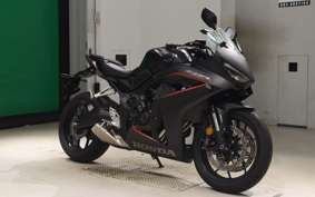 HONDA CBR650R E-Clutch 2025