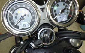 TRIUMPH BONNEVILLE T100 2024