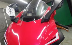 YAMAHA YZF-R1 2018