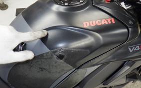 DUCATI STREETFIGHTER V4 S 2023