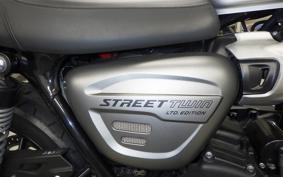 TRIUMPH STREET TWIN 2022