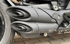 TRIUMPH ROCKET 3RI- BELL KU KNEE 2025 YBY2BJ