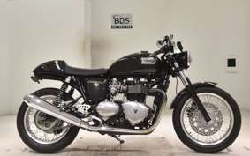TRIUMPH THRUXTON 900