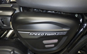 TRIUMPH STREET TWIN 2022