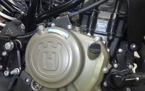HUSQVARNA SVARTPILEN 401 2023