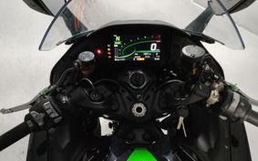 KAWASAKI  NINJA H2 SX SE ZXT02P