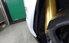 TRIUMPH DAYTONA 675 R 2015