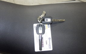 HUSQVARNA SVARTPILEN 401 2021