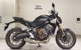 HONDA CB650R E-Clutch 2025 RH17