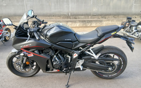 HONDA CBR650R E-Clutch 2025 RH17