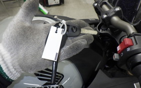 HONDA CB650R E-Clutch 2025 RH17