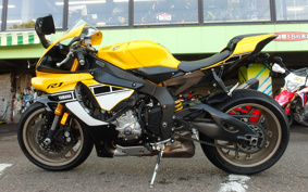YAMAHA YZF-R1 2016 RN39