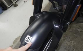 HUSQVARNA SVARTPILEN 250 2014