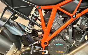 KTM 1290 SUPER DUKE R 2015 V3940