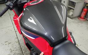 HONDA CBR650R E-Clutch 2025 RH17