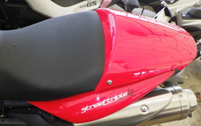 TRIUMPH STREET TRIPLE R 2011