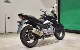 SUZUKI GSR250