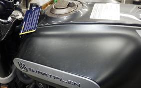 HUSQVARNA SVARTPILEN 250