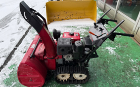 HONDA  SNOW BLOWER  MACHINE 