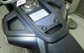 HUSQVARNA SVARTPILEN 401 2022