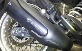 HUSQVARNA SVARTPILEN 401 2018