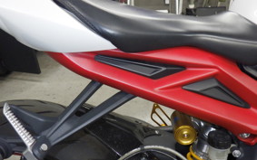 TRIUMPH DAYTONA 675 R 2015