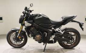 HONDA CB650R E-Clutch 2025 RH17