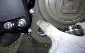 HUSQVARNA SVARTPILEN 125 2004
