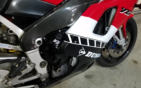 YAMAHA YZF-R1 1999 RN01