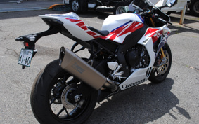 HONDA CBR1000RR-R 30TH 2023 SC82