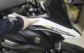 SUZUKI Vｽﾄﾛｰﾑ650XTA 2023 C733M