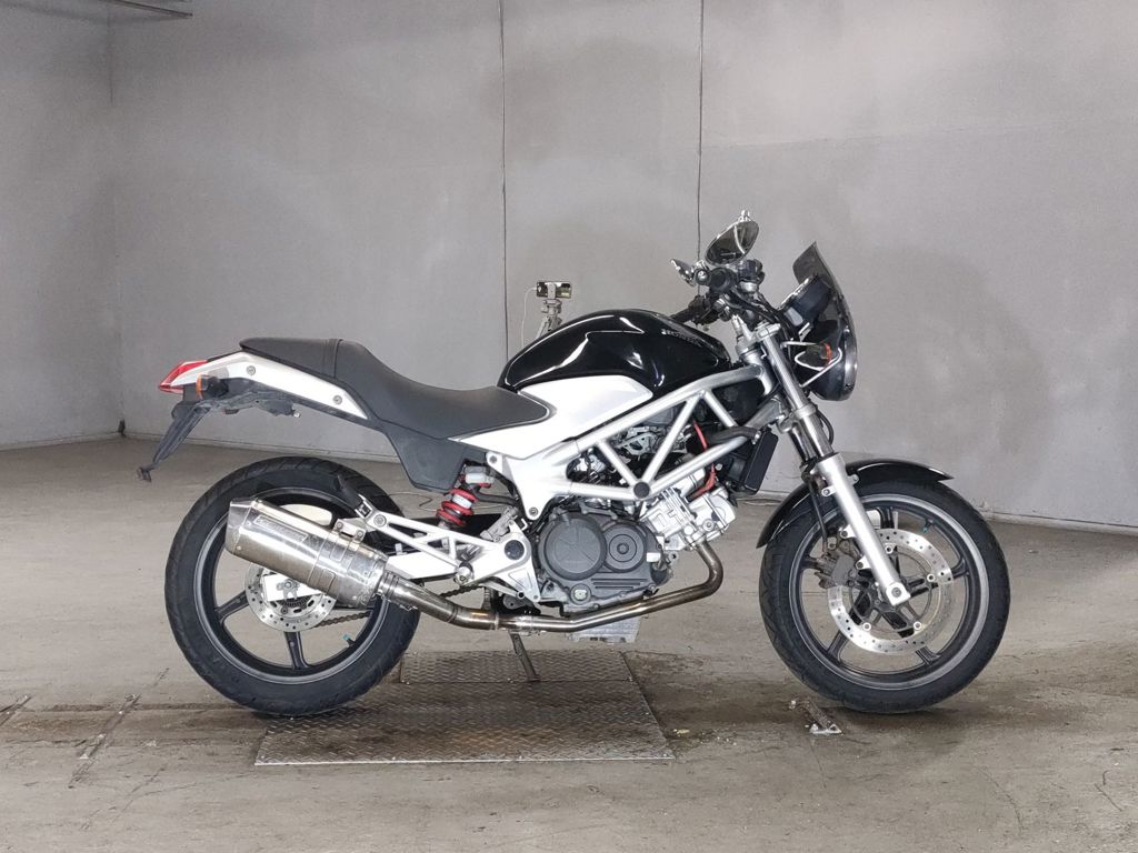 Фото Honda VTR 250 2010 с японского аукциона