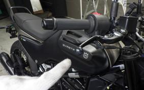 HUSQVARNA SVARTPILEN 125 2004